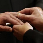  Шведу выплатят компенсацию за отказ пожимать руку женщине